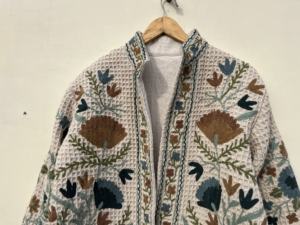 Venta al por mayor hecha a mano Suzani bordado Kantha chaqueta mujer corta Suzani chaqueta tamaño libre Blazers Chaqueta corta acolchada regalo para él - Product Image 2