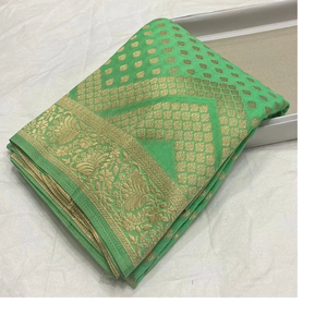 ผ้าแพรไหมลายดอกไม้สีเขียวอ่อนออกแบบมาสำหรับขายคืนได้ตามต้องการ - Product Image 1