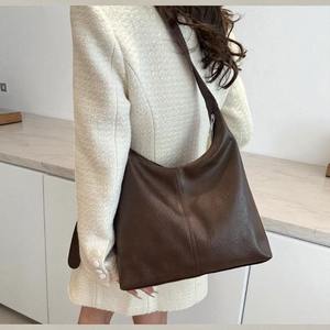 Sac à main classique en cuir pour femme avec sangle réglable, parfait pour le travail et les sorties de week-end, le plus vendu - Product Image 1