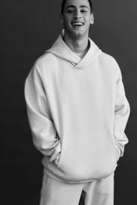 Sudadera con capucha de algodón 100% de alto gramaje para hombre, con logotipo bordado personalizado, 500 g/m², forro polar liso, bolsillo extragrande, venta al por mayor - Product Image 3