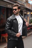 Manteau poncho long à capuche pour homme avec logo personnalisé, parka d'hiver épaisse et chaude, rembourrée, imperméable, vêtements d'extérieur décontractés pour temps froid