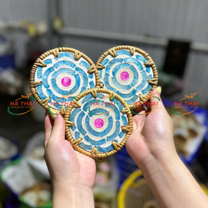 Sous-verres de luxe faits à la main pour boissons chaudes, incrustation de nacre, bord en bambou tissé, maison et cuisine - Product Image 1