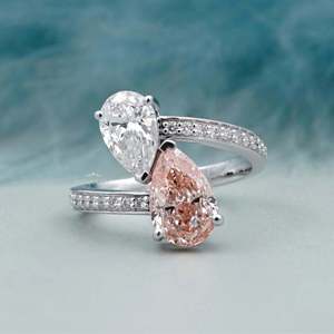 Anillo de Compromiso Toi Et Moi Certificado por IGI con Banda de Diamantes en Pavé Rosa y Blanco - Product Image 1