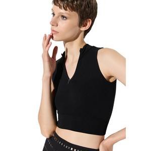 Top Deportivo Informal Hecho de Tela de Lona Resistente - Product Image 3