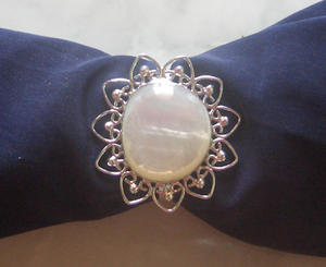 Anillo para Servilletas con Diseño de Concha Marina, Joyería de Concha Marina Plateada, Anillo para Servilletas de Concha Blanca con Perla - Product Image 4