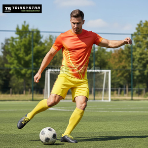 Conjunto de Uniforme de Fútbol Personalizado con Estampado, Camiseta y Pantalones Cortos en Degradado Naranja y Amarillo para Hombre, Ropa Deportiva Transpirable de Secado Rápido para Entrenamiento en Equipo - Product Image 6