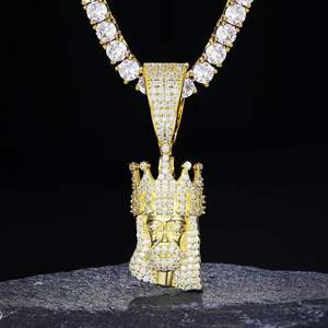 Pendentif Jésus Moissanite S925 avec couronne - Product Image 4