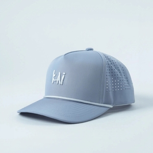 Casquette de golf ultra-légère et respirante, logo personnalisé sur le devant, casquette à 5 panneaux avec cordon, perforations découpées au laser, casquette de sport unisexe décontractée à fermeture snapback - Product Image 1