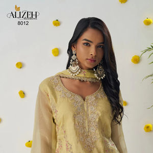 Festive Kurti Pant Co-ord Premium Silk Blend Léger pour Puja - Product Image 1