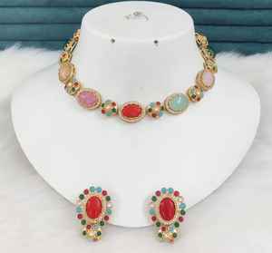 Ensemble de collier inspiré de Sabyasachi, tenue traditionnelle indienne minimaliste, magnifiques boucles d'oreilles complétant les tenues ethniques et occidentales - Product Image 2