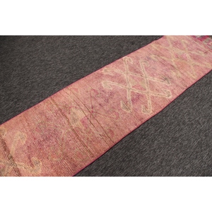 พรมวินเทจ ขนาด 2.3x9.9 ฟุต พรมตุรกีขนาดเล็ก พรมลายเรขาคณิตสีชมพูเบจ Herki - Product Image 3
