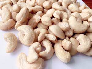 High Quality CASHEW NUTS WW240/W320 Kernel Processing Machines Organic Raw & Roasted Cultivation Great Price Vietnamese Supplier - Product Image 6