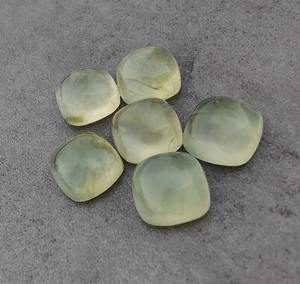 3A + cabochons en forme de coussin carré en prehnite naturelle de qualité supérieure à dos plat et pierres précieuses calibrées aux prix de gros OEM en vrac - Product Image 4