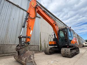 Fournisseur direct Doosan DX160LC Excavatrice sur chenilles hydraulique 16 tonnes Machine de construction Moteur puissant Faible consommation de carburant Haute performance - Product Image 6