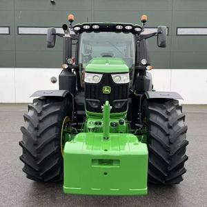 Tractor John Deere disponible ahora para un rendimiento agrícola confiable, construido con resistencia y durabilidad para cualquier actividad agrícola. - Product Image 4
