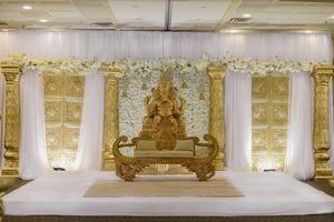 ชุดตกแต่งเวทีงานแต่งงานในร่มและกลางแจ้งชุดรูปแบบการรับงานแต่งงานที่ยิ่งใหญ่มงกุฎสำหรับเวทีงานแต่งงานในเอเชียใต้ - Product Image 5