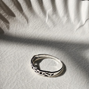 Bague fine en argent uni léger pour anniversaire de mariage ou idée cadeau de Noël - Product Image 4