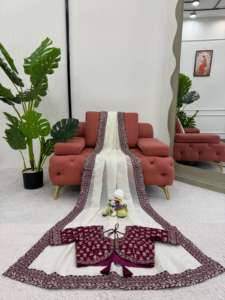 Saree en fausse georgette intemporelle avec de beaux embellissements de fil et de paillettes Royal Faux Ensemble idéal pour les fêtes et les fêtes - Product Image 3