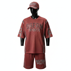 Ensemble short athlétique léger pour homme en mesh, tissu 180 GSM à séchage rapide, panneau contrastant bordeaux, logo personnalisé thermocollé pour ensemble homme - Product Image 1