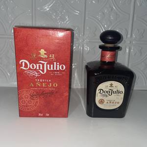 Tequila Original Don Julio 1942, Botellas de 500ml y 700ml con Caja en Venta - Tequila Premium para Degustar al por Mayor Disponible - Product Image 1