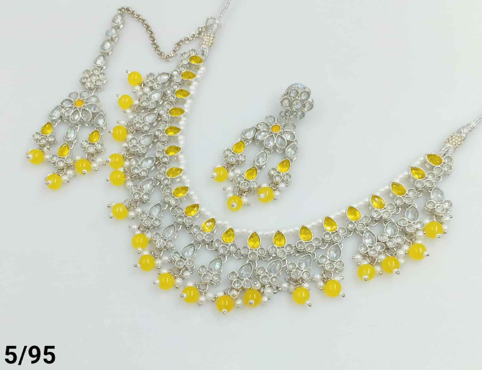 สีเหลือง