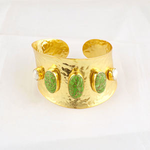 Brazalete de Mujer Chapado en Oro de 18k con Turquesa Verde Mohave y Perla de Agua Dulce, Brazalete Ajustable de Latón Sólido - Product Image 2