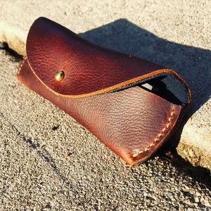 Estuche Elegante y Duradero para Gafas de Sol, Funda Protectora de Cuero Genuino con Botón, para Viajes, Regalo para Hombres y Mujeres, Empaquetado para Regalo - Product Image 3