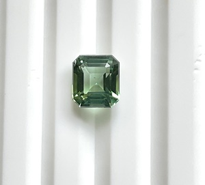 1.70 carats vert Tourmaline à facettes octogone pierre taillée de qualité supérieure pour la fabrication de bijoux fins pierre précieuse naturelle - Product Image 2