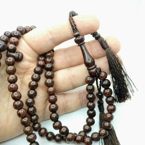 Tasbih de madera de estilo clásico que ofrece un agarre cómodo y cuentas equilibradas para sesiones de oración prolongadas. - Product Image 1