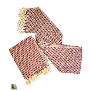 Serviette de plage surdimensionnée en microfibre douce et à séchage rapide avec logo en relief pour les journées ensoleillées à terre Livrée avec sac - Product Image 3