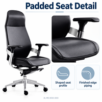 Chaise de bureau moderne noire à dossier haut avec siège rembourré et accoudoirs argentés pour sièges de direction et projets de bureau
