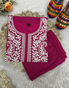 Kurti à séchage rapide en coton Khadi pour femmes à la mode avec un beau travail de broderie parfait pour toutes les occasions, y compris la fête - Product Image 6