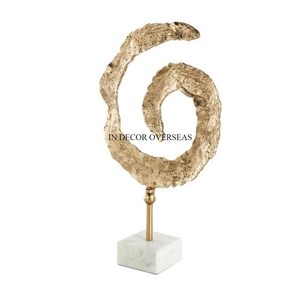 Sculpture de créateur au look attrayant de forme irrégulière en métal plaqué or de la meilleure qualité avec base de couleur noire du fournisseur indien - Product Image 2