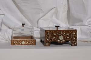 Caja de Acrílico Transparente Premium para Frutos Secos y Chocolate con Incrustaciones de Nácar y Tapa de Madera, Diseño Exquisito, Ideal para Regalos de Boda y Eid - Product Image 5