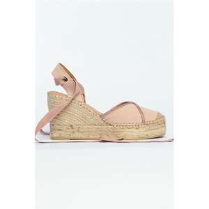 Alpargata cerrada con tacón de cuña alto - Product Image 1