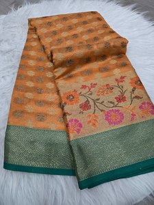 Sari de Fiesta Largo y Elegante de Tela de Seda Kota con Bordado Multicolor Estilo Kanjiveram, con Blusa a Juego - Product Image 5