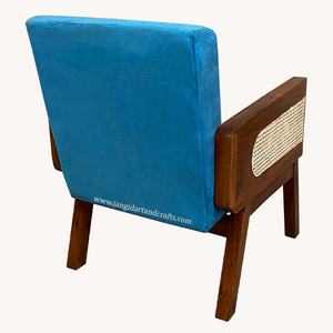 Sillón de madera de teca de estilo moderno de mediados de siglo con cojín de terciopelo azul y paneles de ratán tejidos a mano para uso en interiores de hoteles. - Product Image 5