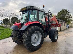 Nuevos tractores de caja de cambios manual estándar de emisión Euro VI a la venta Interior de cuero oscuro FWD Drive - Product Image 5