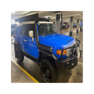 Pour Toyota FJ Cruiser à vendre : Système de navigation premium, caméra de recul, écran tactile, système d'infodivertissement, transmission intégrale, sièges en cuir, intérieur foncé - Product Image 4