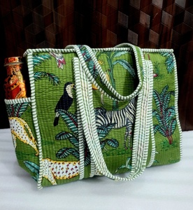 Bolso de mano acolchado de algodón 100% hecho a mano, bolso de hombro con cremallera estampada para mujer, portátil a rayas suaves para ir de compras - Product Image 5