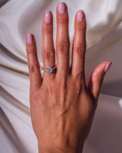 Anillo de Compromiso con Diamante Solitario Cultivado en Laboratorio de 1.50CT, Corte Brillante Clásico, Certificado IGI, Engaste de Garras, Oro Amarillo de 14K, para Fiesta - Product Image 4