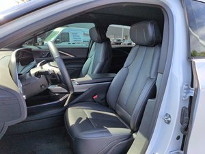 Cadillac LYRIQ 2025 d'occasion, propre, luxe, électrique, transmission intégrale - Product Image 4