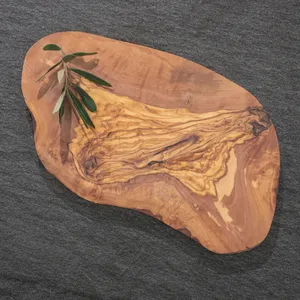 Planche à découper en bois massif naturel écologique avec rainure à jus pour préparation culinaire et présentation disponible à la vente - Product Image 2