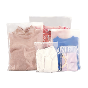 T-shirt à fermeture éclair recyclé étanche personnalisé sac de maillot de bain emballage en plastique transparent givré avec logo pour vêtements à fermeture éclair - Product Image 1