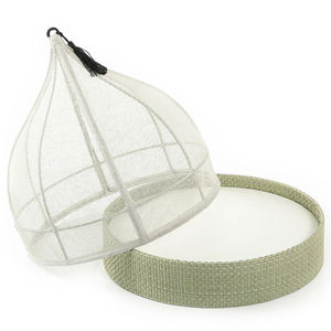 Plateau rond en rotin de luxe avec dessus en filet de style dôme idéal pour recevoir des collations, des boissons, une décoration et des cadeaux élégants - Product Image 4