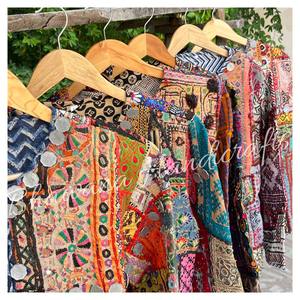 เสื้อแจ็คเก็ตบันจารา, เสื้อแจ็คเก็ตปักมือสไตล์อินเดีย, เสื้อแจ็คเก็ตงานปะติด, เสื้อแจ็คเก็ตผู้หญิง, เสื้อแจ็คเก็ตงานปักด้ายฝ้ายสไตล์โบฮีเมียน - Product Image 2