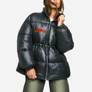 Veste matelassée confortable pour femmes en gros, imperméable, respirante, 100% polyester coton, rivets brodés, manteau d'hiver décontracté - Product Image 1