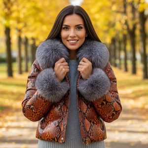 Veste en cuir matelassée à carreaux pour femmes avec fermeture éclair et col en fourrure de renard Vêtements d'extérieur d'hiver - Product Image 5