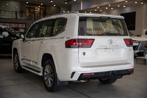 Toyota Land Cruiser con Motor Turbo V6, Tracción en las Cuatro Ruedas, Neumáticos R20, Asientos de Cuero - General VXR, Volante a la Izquierda, en Venta - Product Image 2