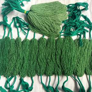 Perles rondes lisses en tsavorite verte naturelle de haute qualité, de 2 mm à 3 mm, pour la fabrication de bijoux - Product Image 1